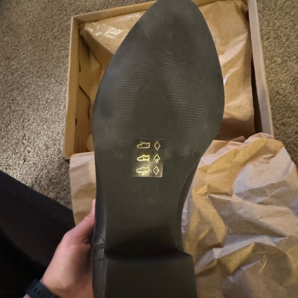 [New in Box] | Will's Vegan Shoes | Point Toe Chelsea Boots | Black | US 8.5 - Picture 8 of 9